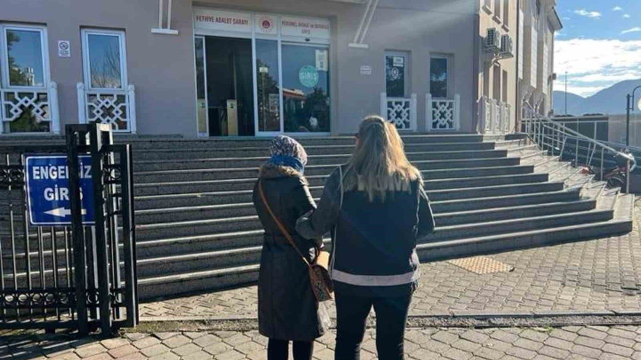 8 yıldır aranan FETÖ firarisi kadın Fethiye'de yakalandı