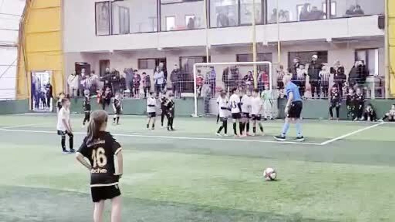 9 yaşındaki Defne Mina Şatır'ın şık golü sosyal medyada ilgi gördü