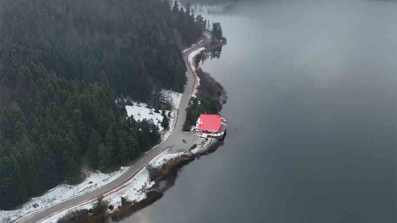 Abant Gölü Milli Parkı'nda Kartpostal Gibi Kış Manzarası