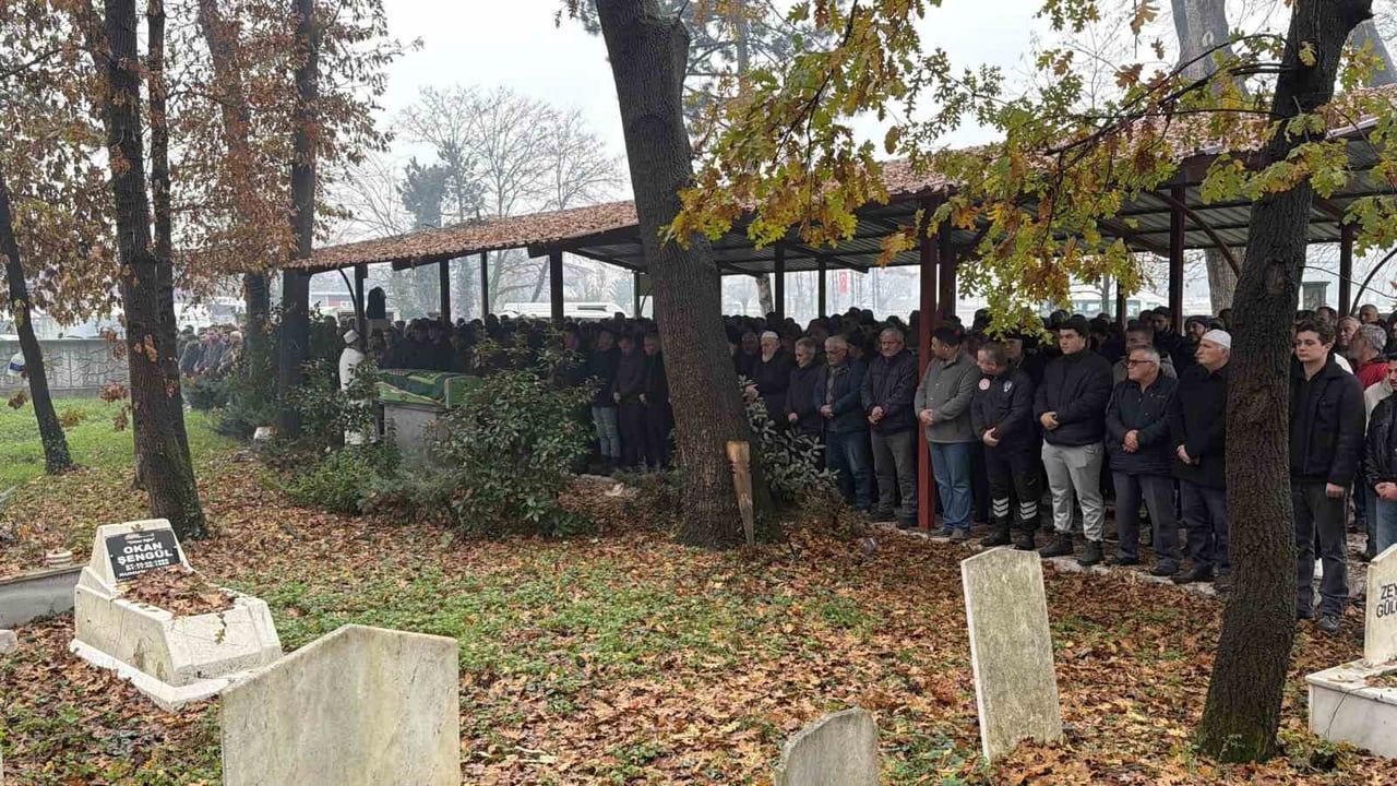 Abant’taki kazada yaşamını yitiren Muratcan Eğlence Düzce’de toprağa verildi