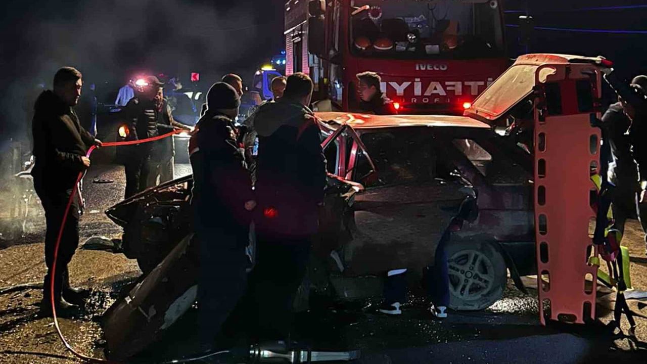 Abant yolunda kafa kafaya çarpışma: Ağır yaralı genç hayatını kaybetti