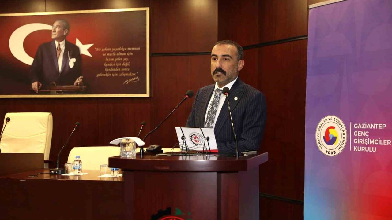 Abdulkadir Konukoğlu: Genç Girişimcilere Öneriler ve Tekstil Değerlendirmesi