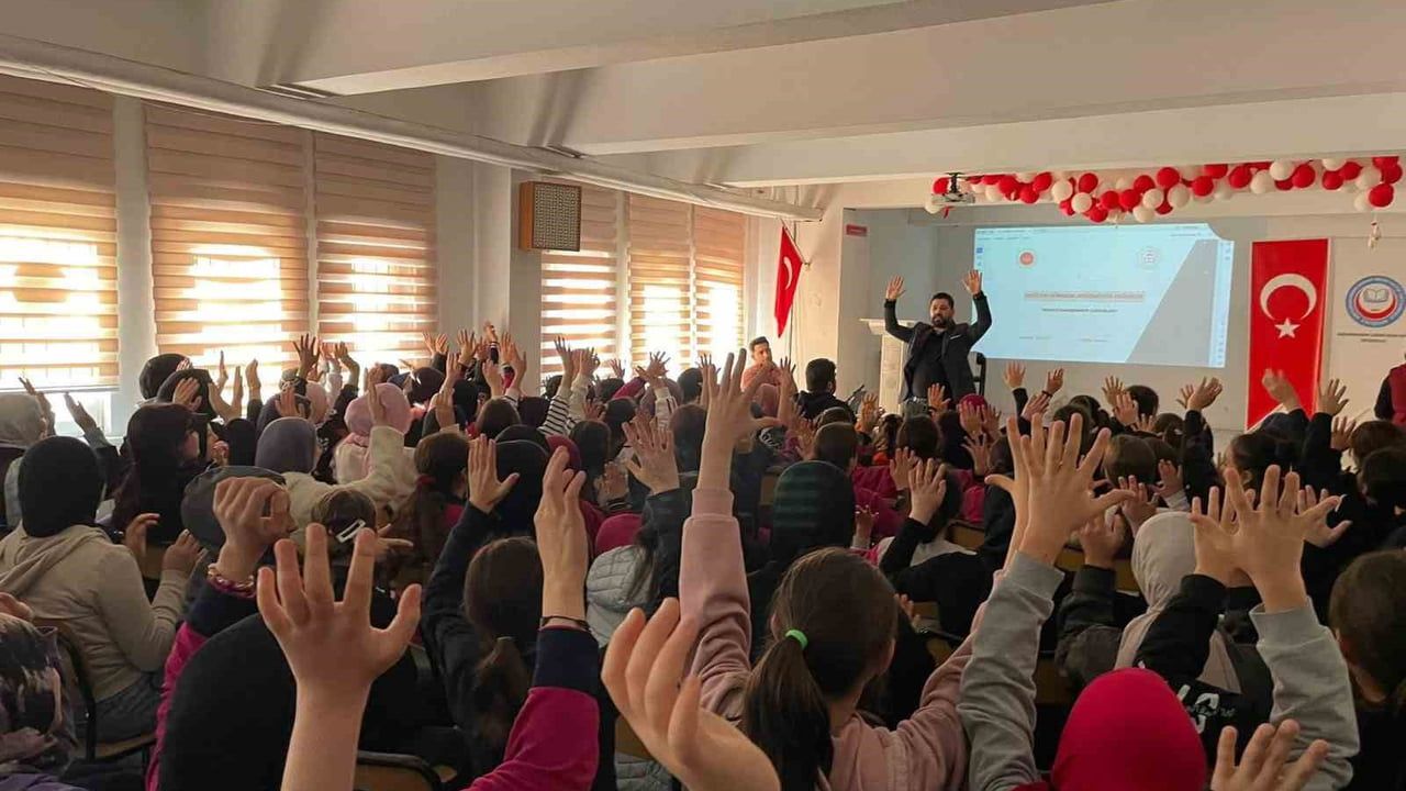 Abdurrahman Sarar İmam Hatip’te "Peygamber ve Aile" Konulu Anlamlı Seminer