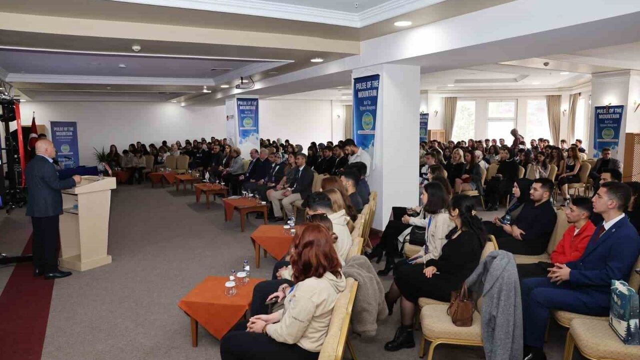 Acil Tıp Öğrenci Kongresi 'The Pulse Of The Mountain' temasıyla Erzurum'da başladı