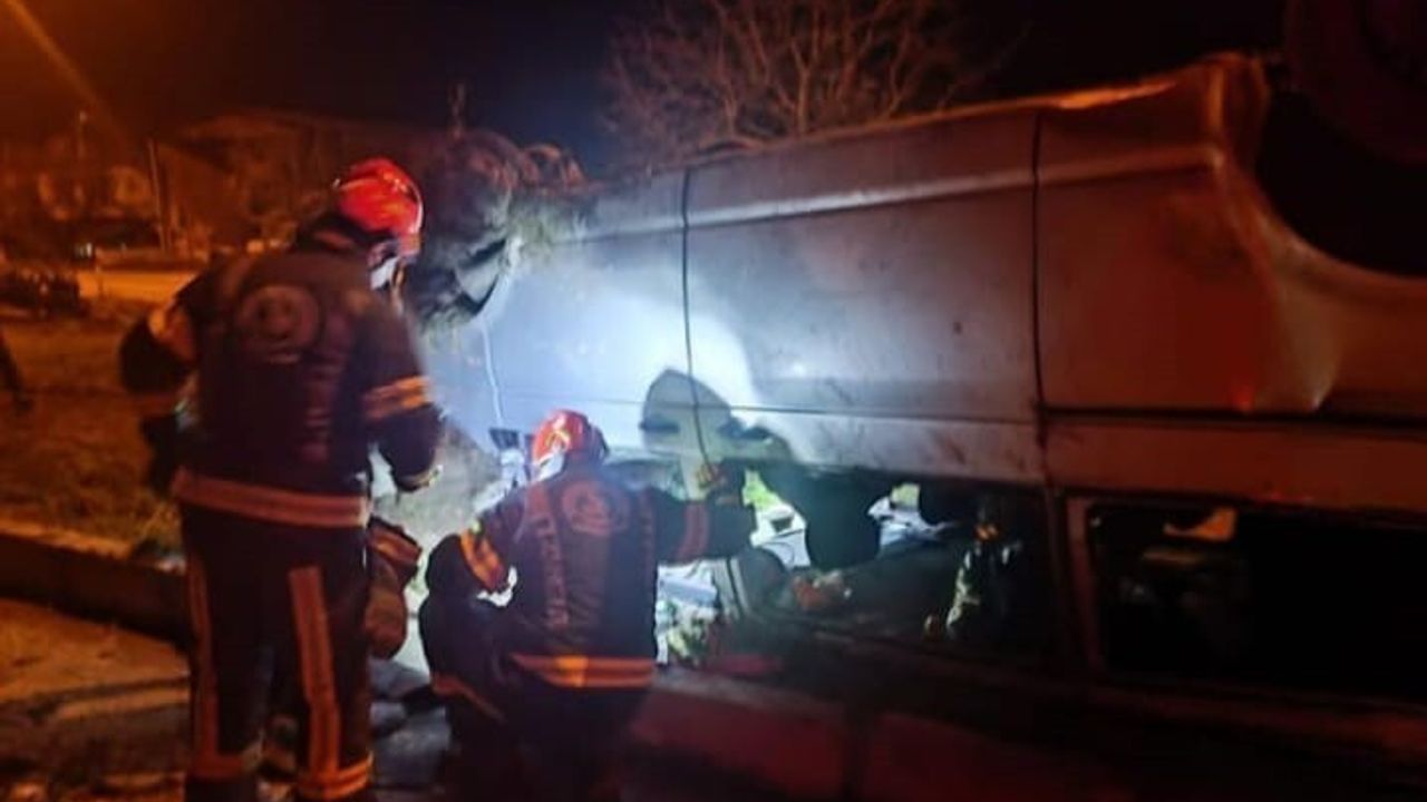 Acıpayam’da Yoldan Çıkan Otomobil Ters Döndü: 1 Yaralı