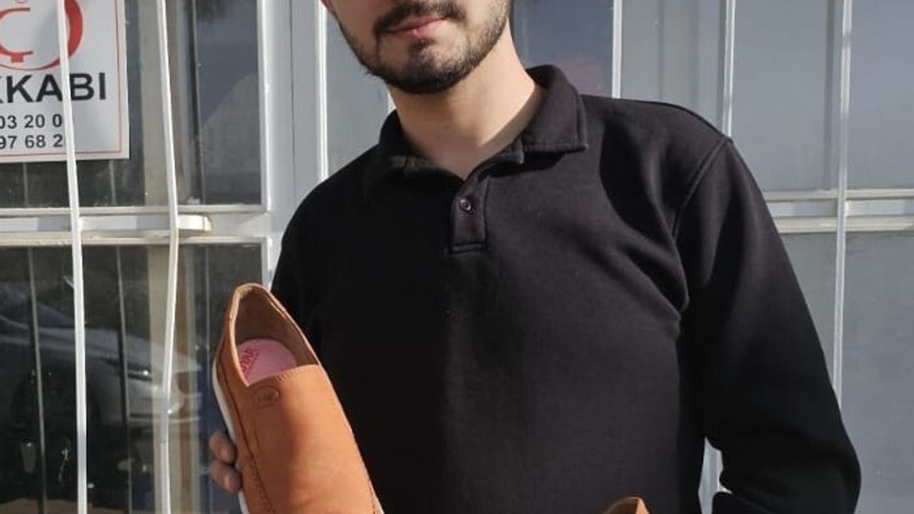 Acıpayamlı öğrenciler babalarına el yapımı ayakkabı üretti