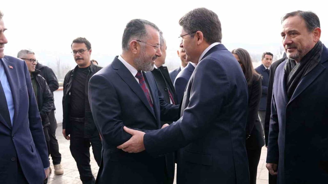 Adalet Bakanı Tunç, KBÜ ve KAPGEM çalışmalarını takdir etti