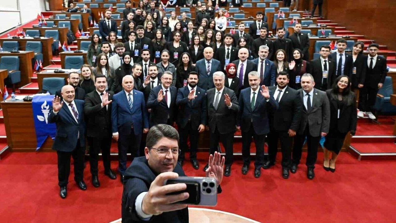 Adalet Bakanı Yılmaz Tunç, Hukuk Fakültesi Öğrencileriyle Buluştu