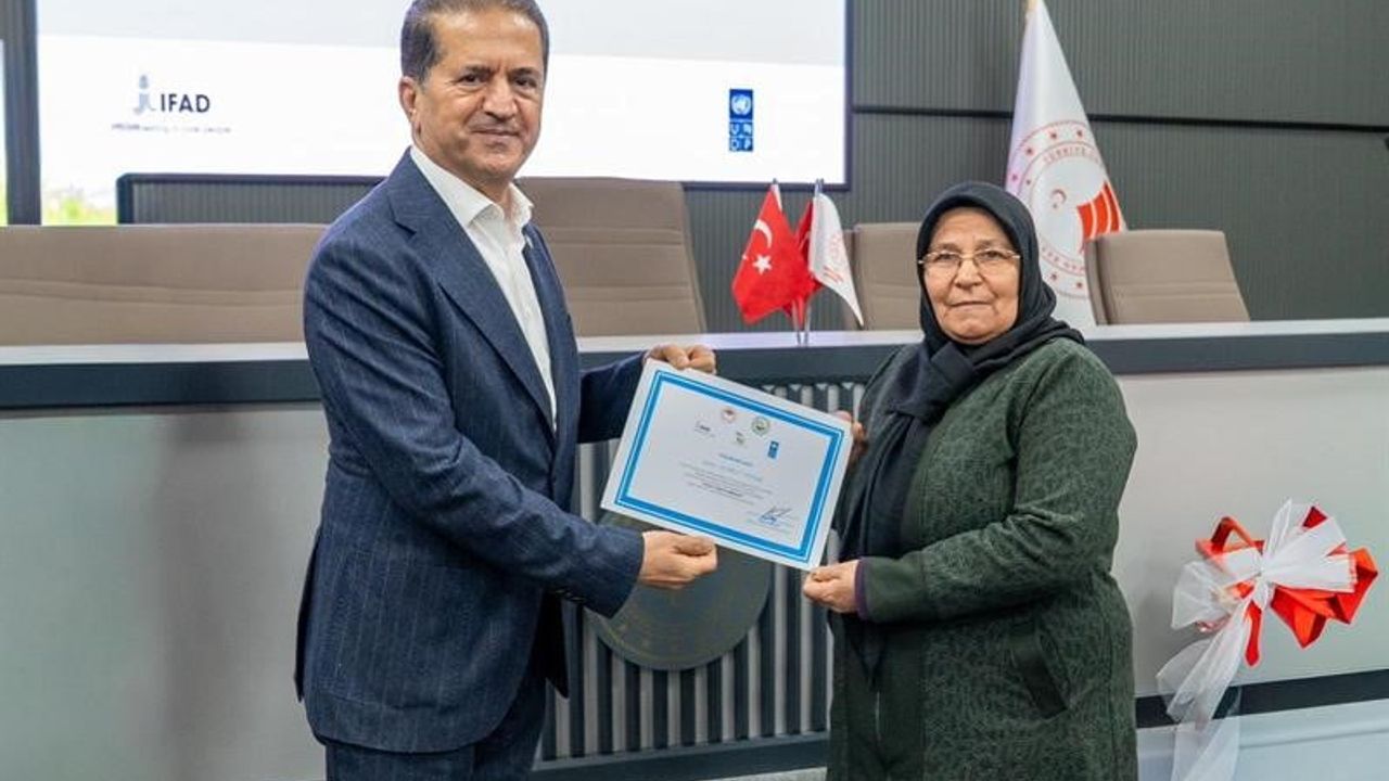 Adana'da 32 çiftçiye yüzde 100 hibe ile makine desteği