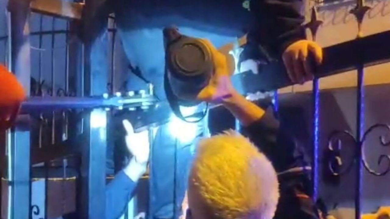 Adana'da demir korkuluk çocuğun bacağına saplandı — itfaiye kurtardı