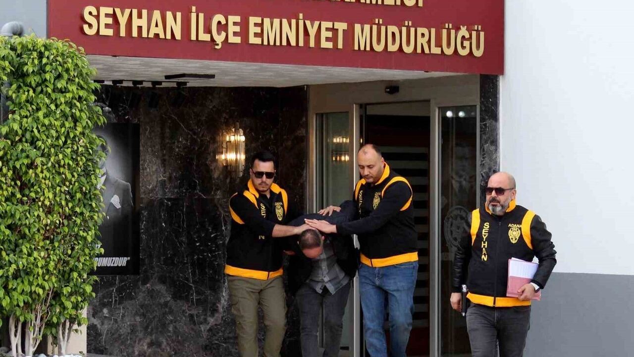 Adana’da ev baskınında bahçede gömülü kavanozdan el bombası ve EYP çıktı