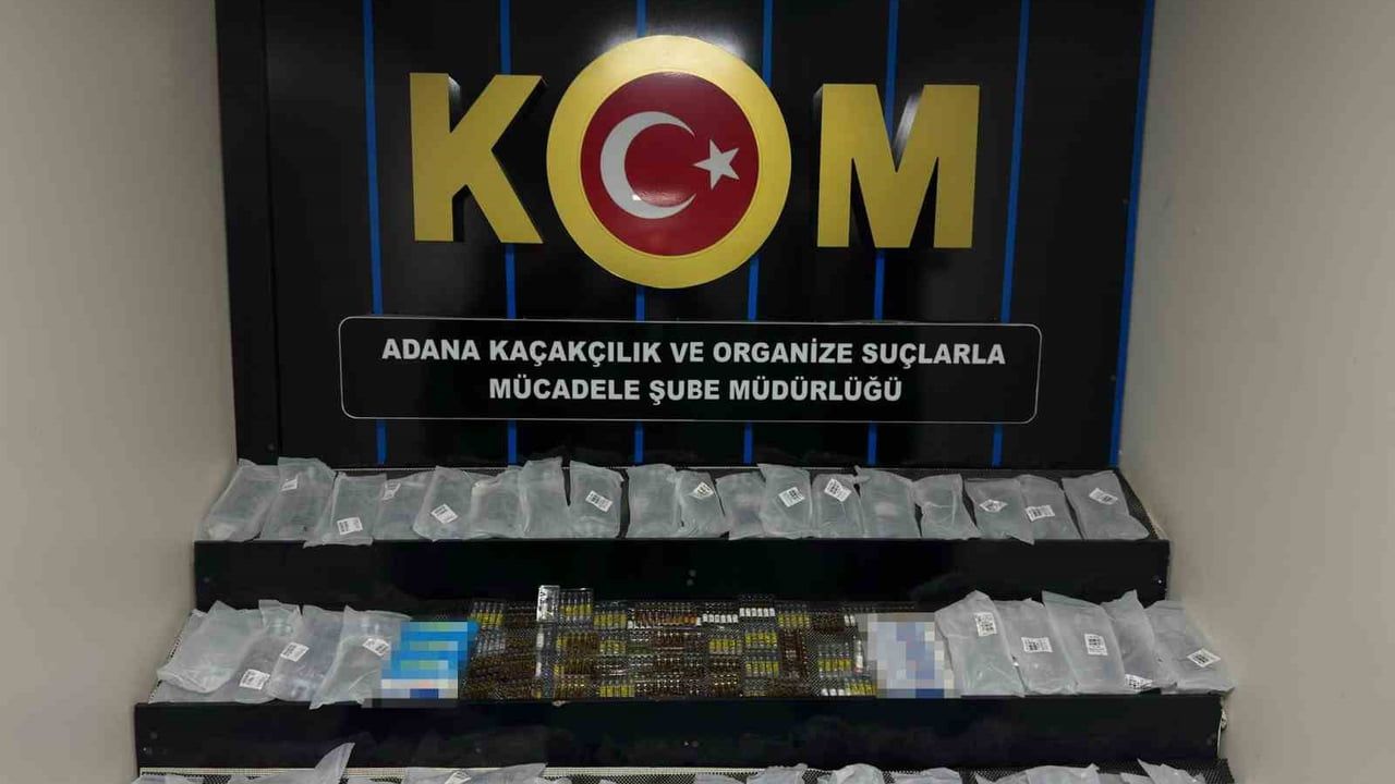 Adana'da merdiven altı muayenelere baskın: 4 bin 655 kaçak ilaç ele geçirildi