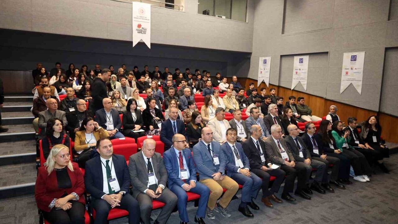 Adana'da Mesleki Eğitim Konferansı: Dijital ve Yeşil Dönüşüme Hazırlık