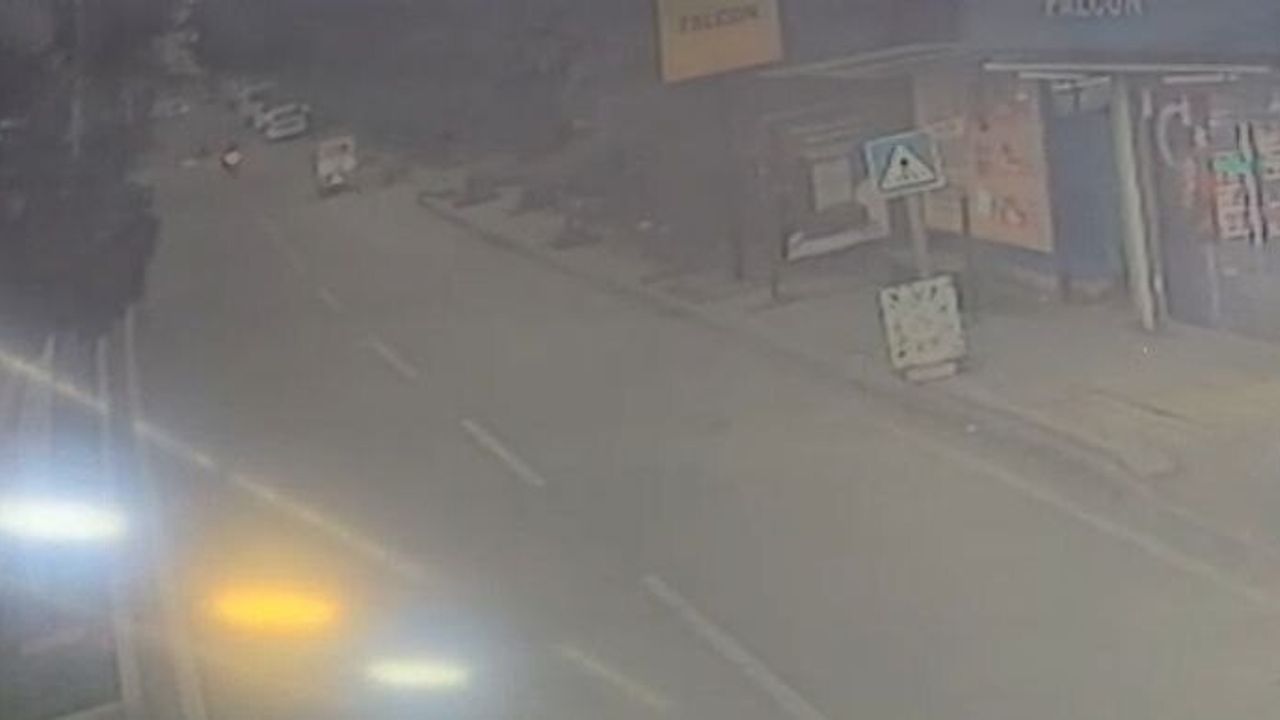 Adana'da motosiklet kazasında sürücü hayatını kaybetti — güvenlik kamerası kayıtları ortaya çıktı