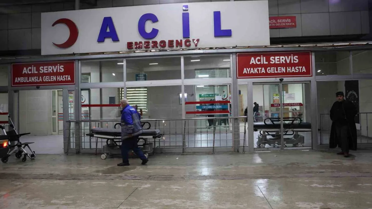 Adana'da sağlık çalışanları yeni yılı görev başında karşıladı