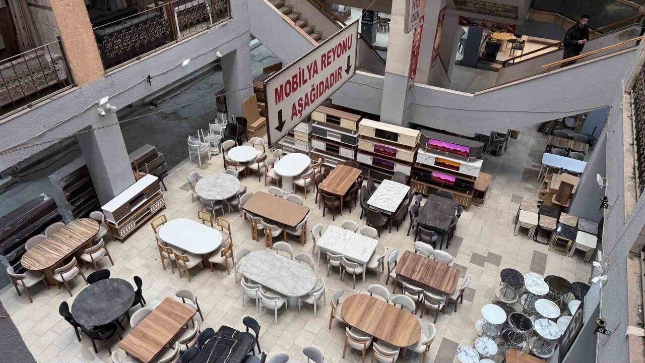 Adana'da 'Valilikte çalışıyorum' diyerek esnafı dolandırdığı iddia edilen kadın