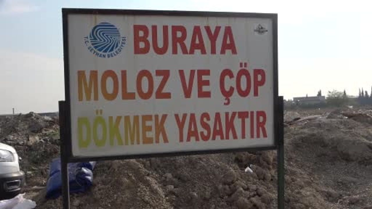 Adana merkezindeki arazi çöp ve molozla doldu, mahalleli isyan etti