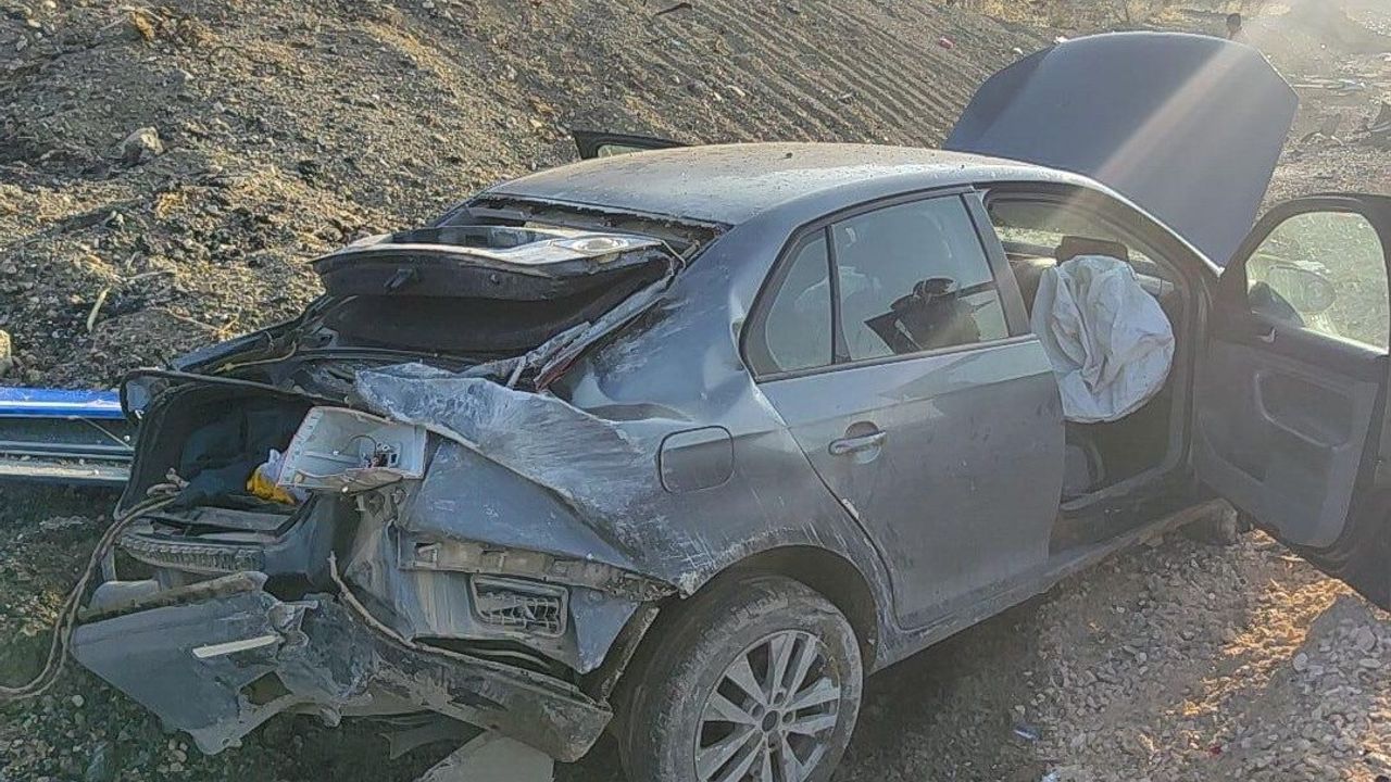 Adıyaman Besni'de otomobil şarampole yuvarlandı