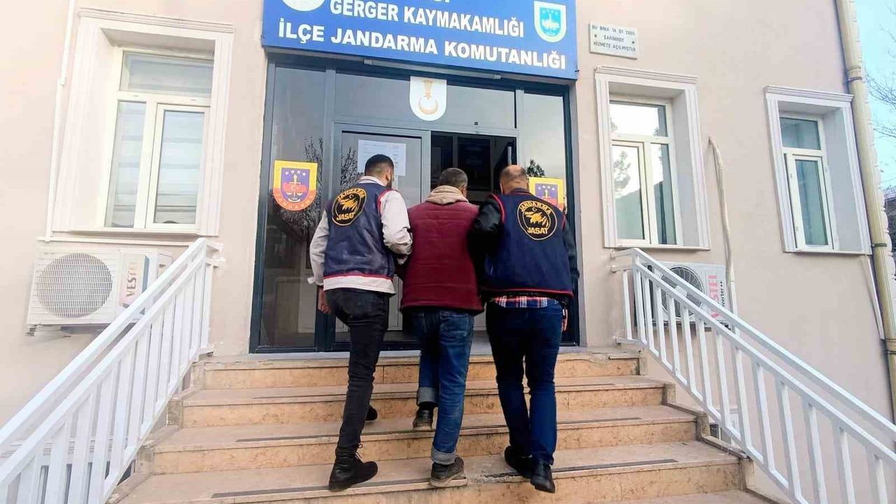 Adıyaman'da 10 yıl kesinleşmiş hapis cezası bulunan şahıs yakalandı