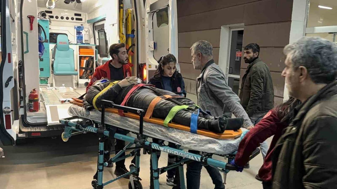 Adıyaman'da iki araç çarpıştı: 2 kişi yaralandı