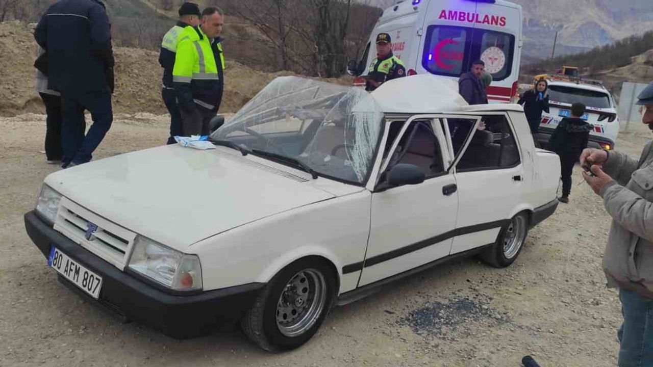 Adıyaman'da otomobil-kepçe çarpışması: 2 yaralı