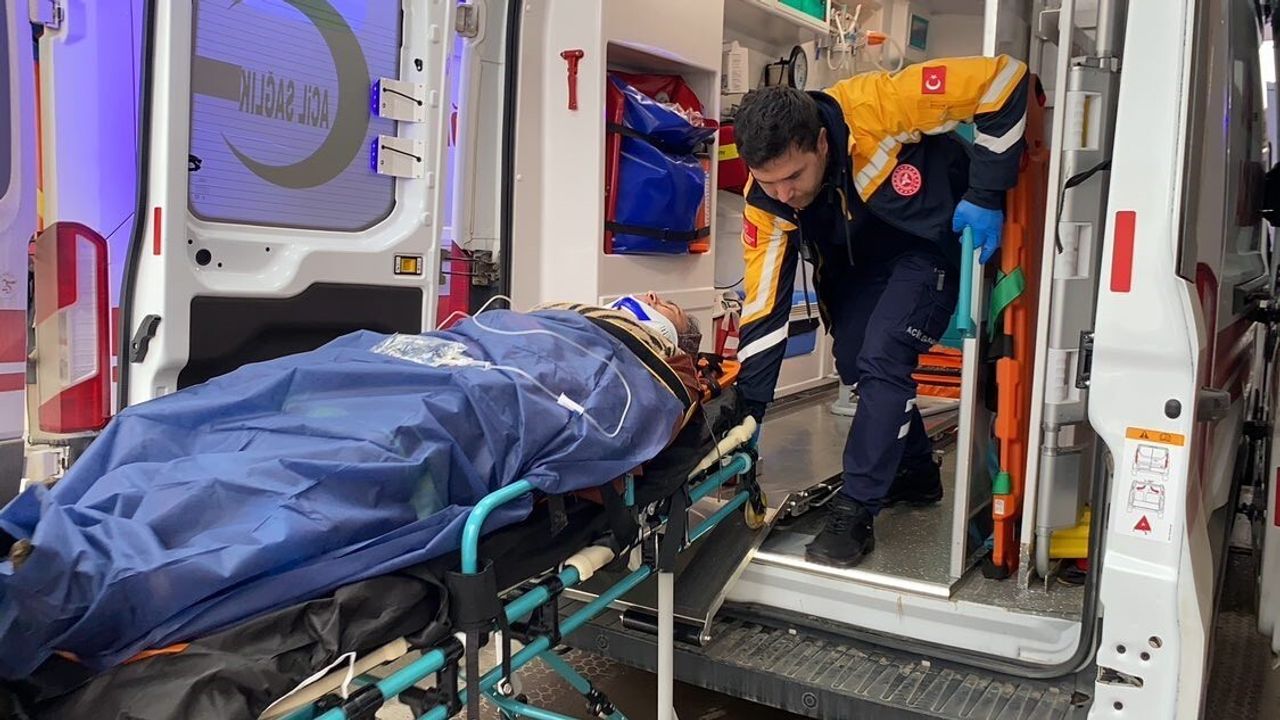 Adıyaman'da otomobil şarampole devrildi: 3 kişi yaralandı