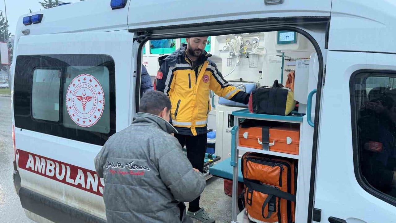 Adıyaman'da spiral makinesiyle elini kesen kişi hastaneye kaldırıldı