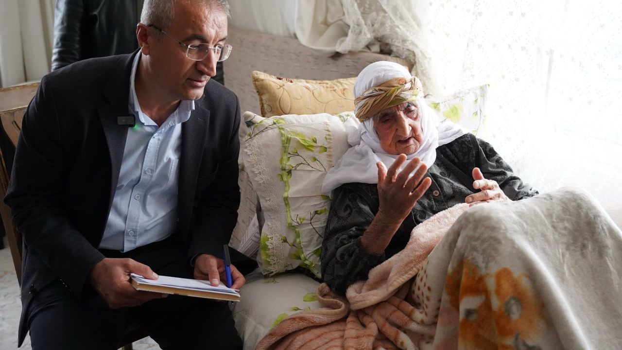 Adıyamanlı Hanım Orman 105 yaşında AK Parti'ye üye oldu