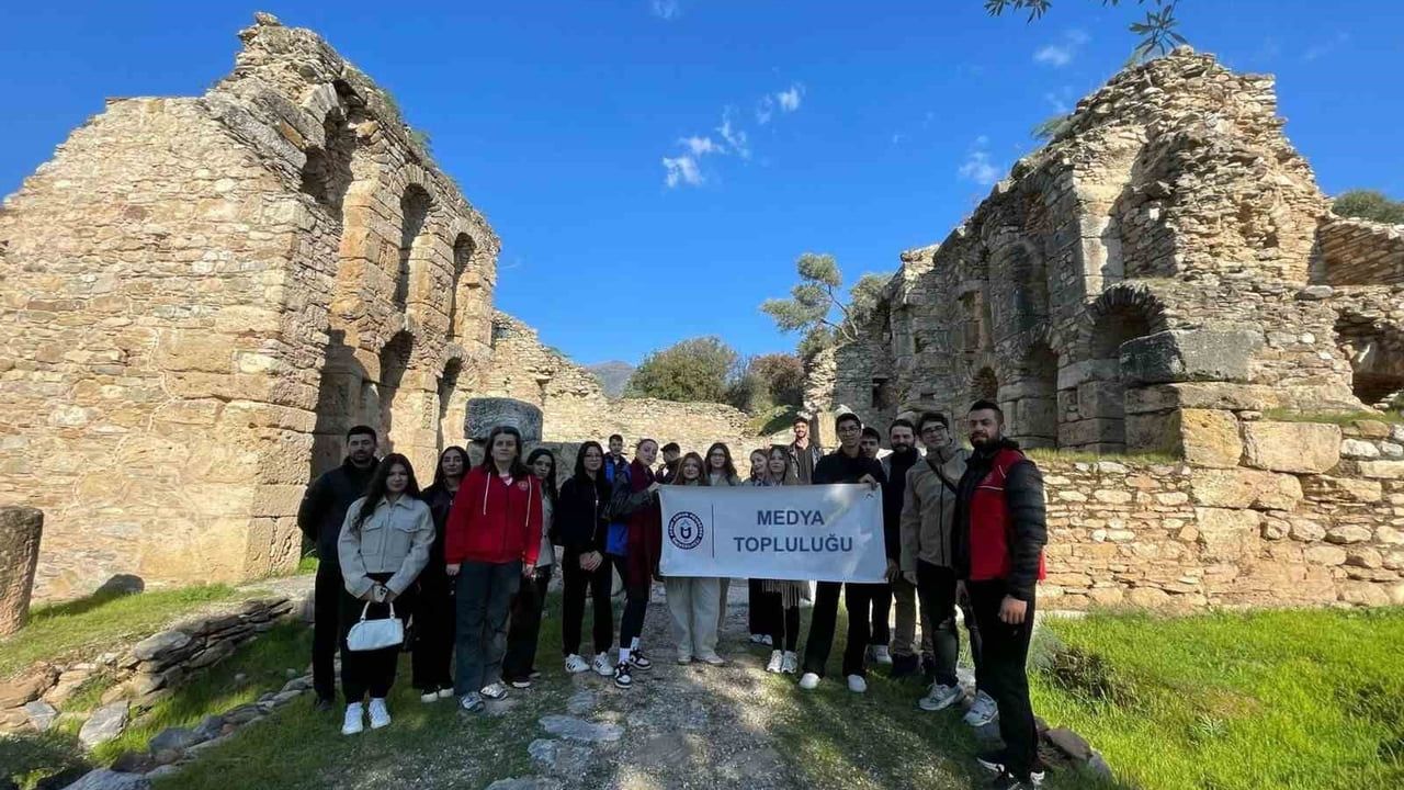 Adnan Menderes Üniversitesi Öğrencileri Nysa Antik Kenti'nde Kültür Gezisi ve Fotoğraf Eğitimi