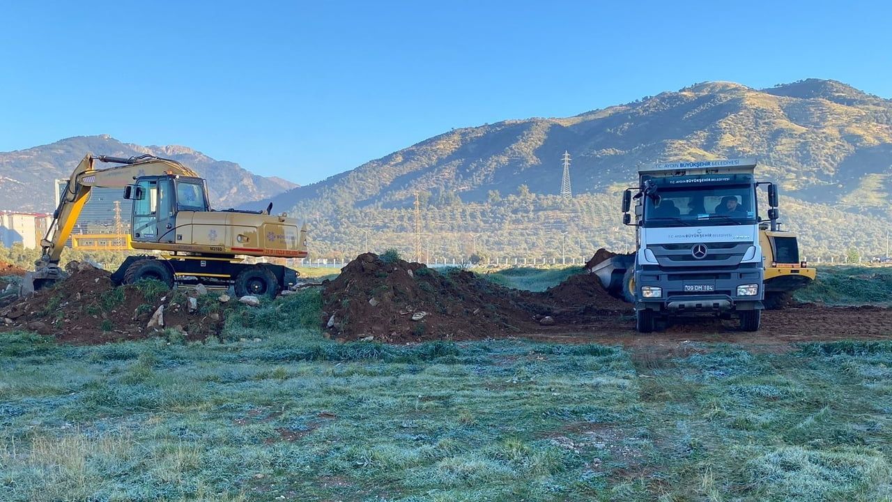 ADÜ Merkez Kampüsü'nde Tesviye ve Çevre Düzenleme Çalışmaları Tamamlandı