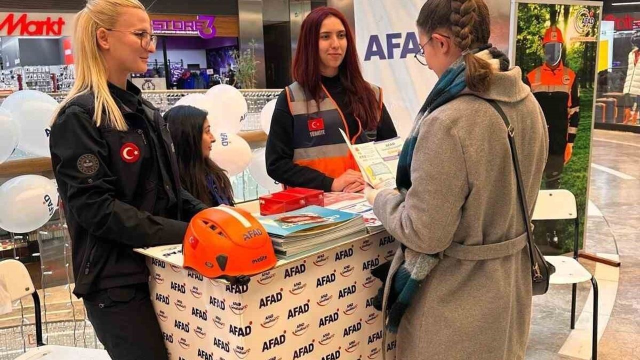 AFAD, Park Afyon AVM’de stant açarak çalışmalarını anlattı