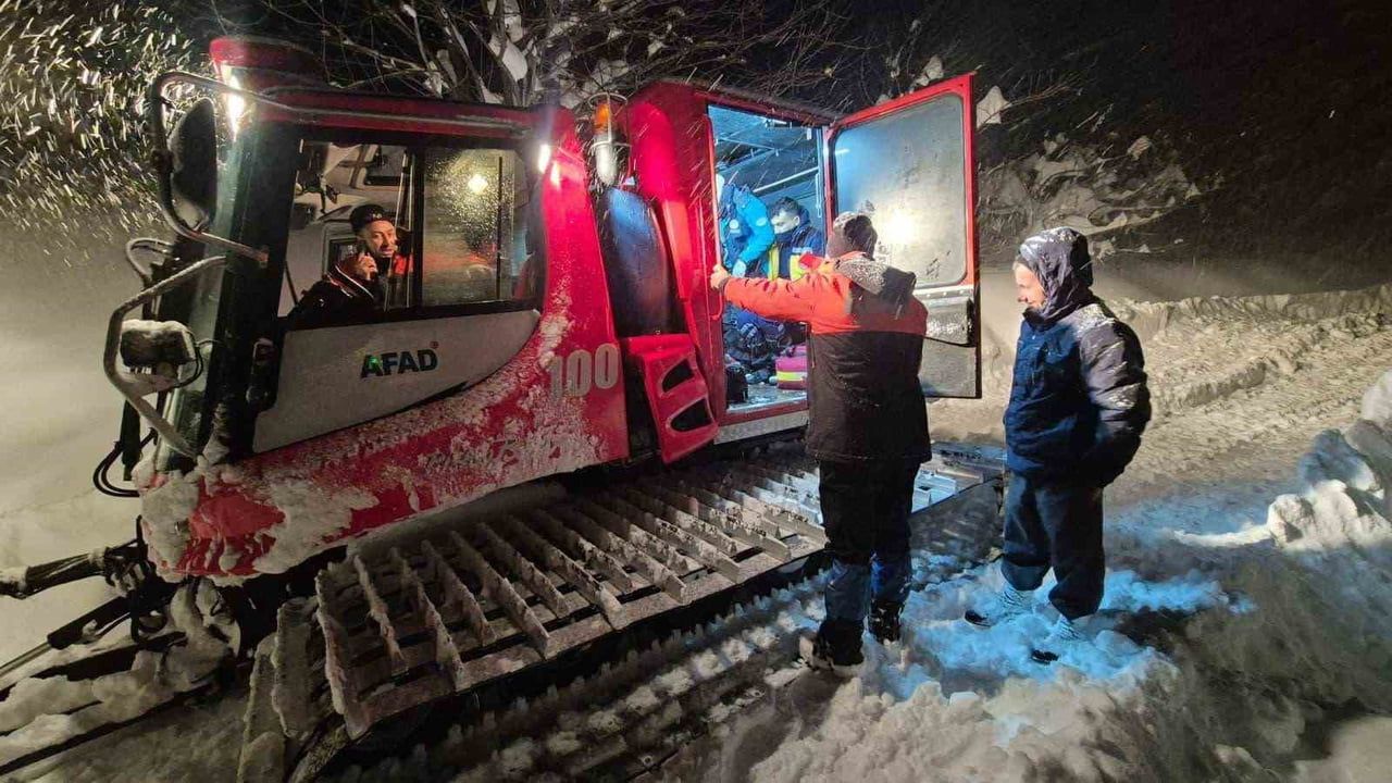 AFAD: Turuncu uyarılı 12 il ve sarı uyarılı 26 ilde 22 bin 813 personel, 7 bin 689 araç/iş makinesi görevde