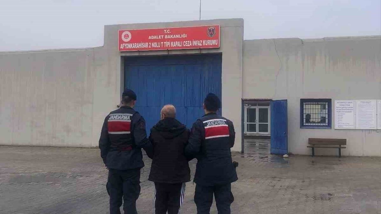 Afyonkarahisar’da 25 yıl hapisle aranan şahıs jandarma tarafından yakalandı
