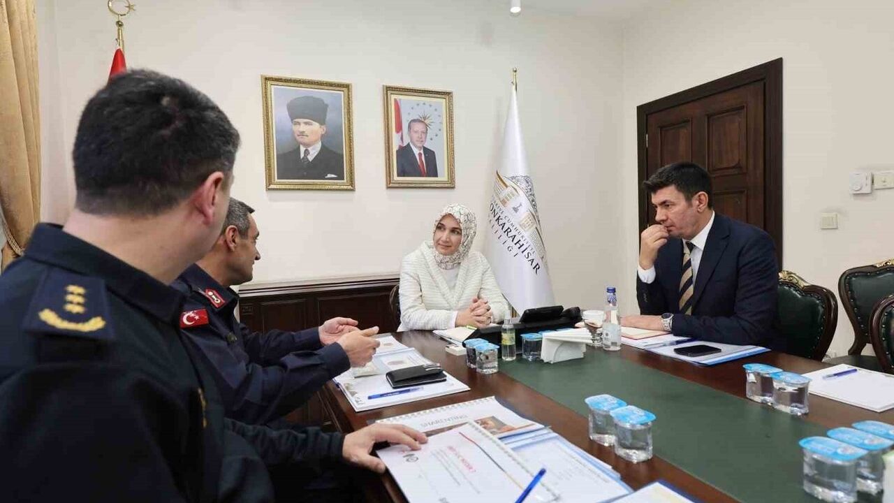 Afyonkarahisar'da Asayiş Toplantısı: Kış Tedbirleri ve Trafik Güvenliği