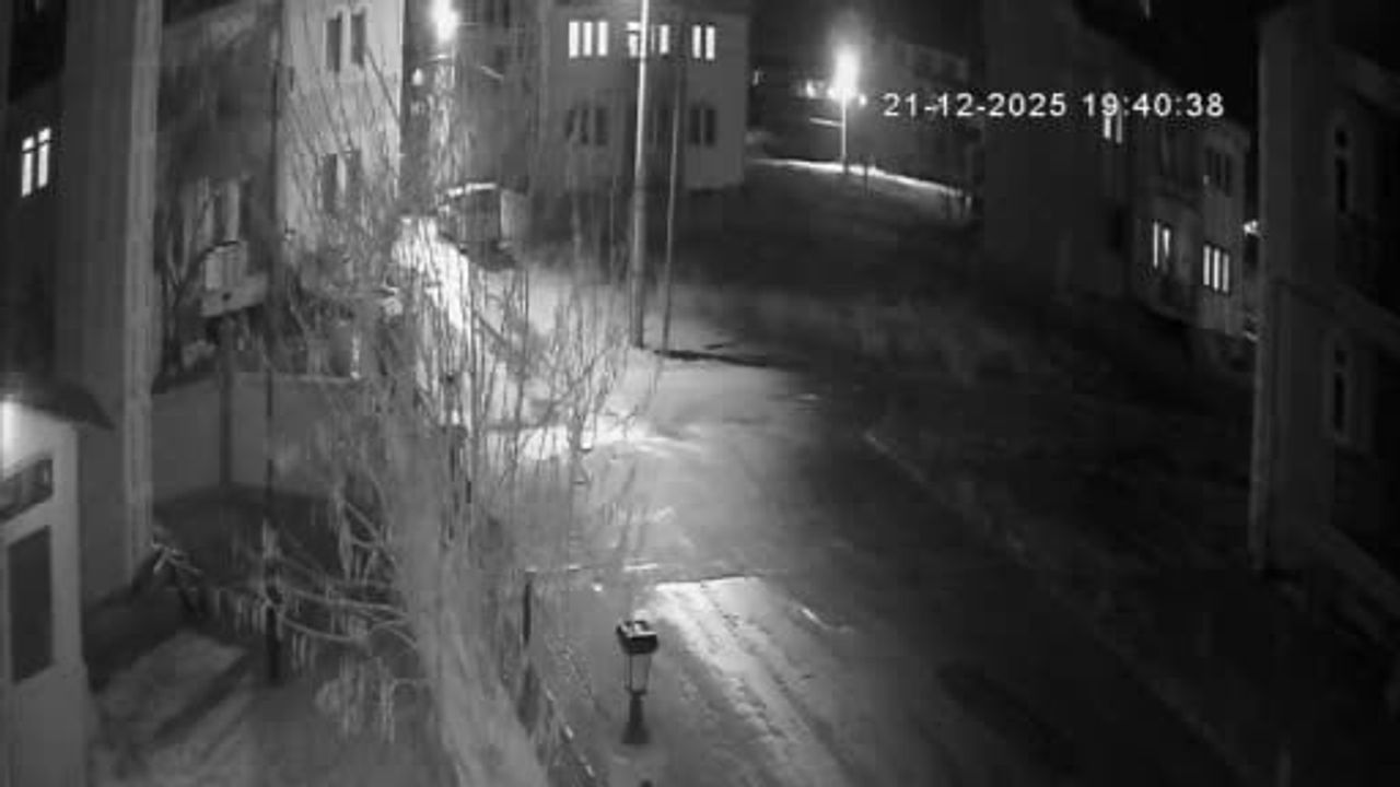 Afyonkarahisar'da balkondan girilen evde 100 bin TL'lik soygun: Hırsız elini kesip yakalandı