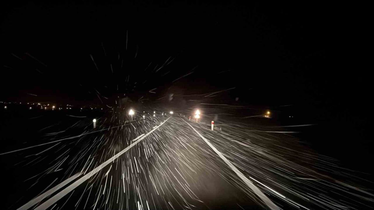 Afyonkarahisar'da beklenen kar yağışı başladı