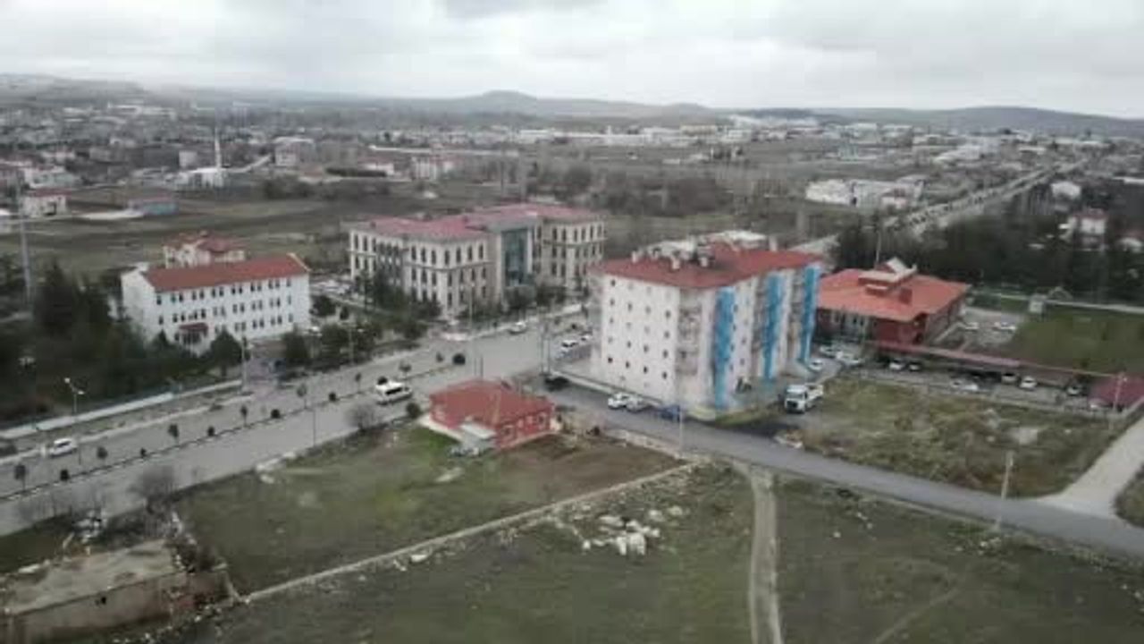 Afyonkarahisar'da DEAŞ bağlantılı 9 kişi sınır dışı edildi, 53 kişi yakalandı