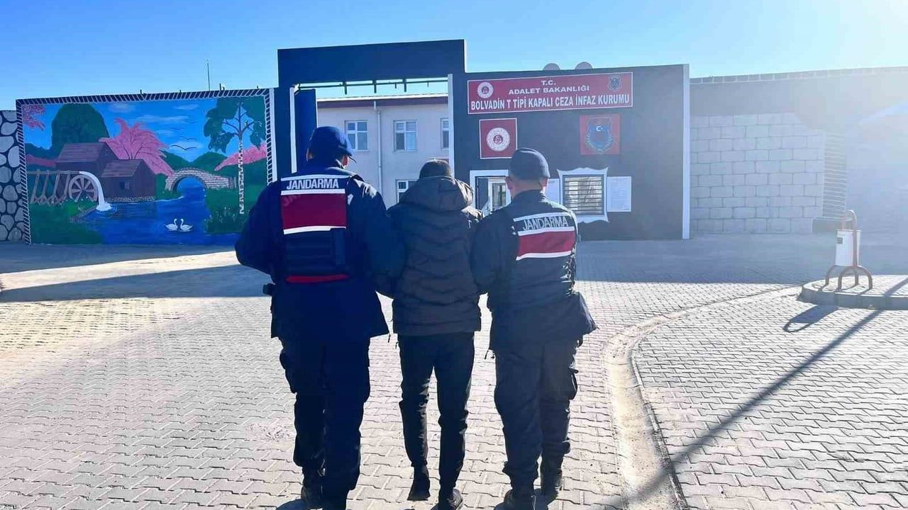 Afyonkarahisar'da jandarma aranan şahsı yakaladı
