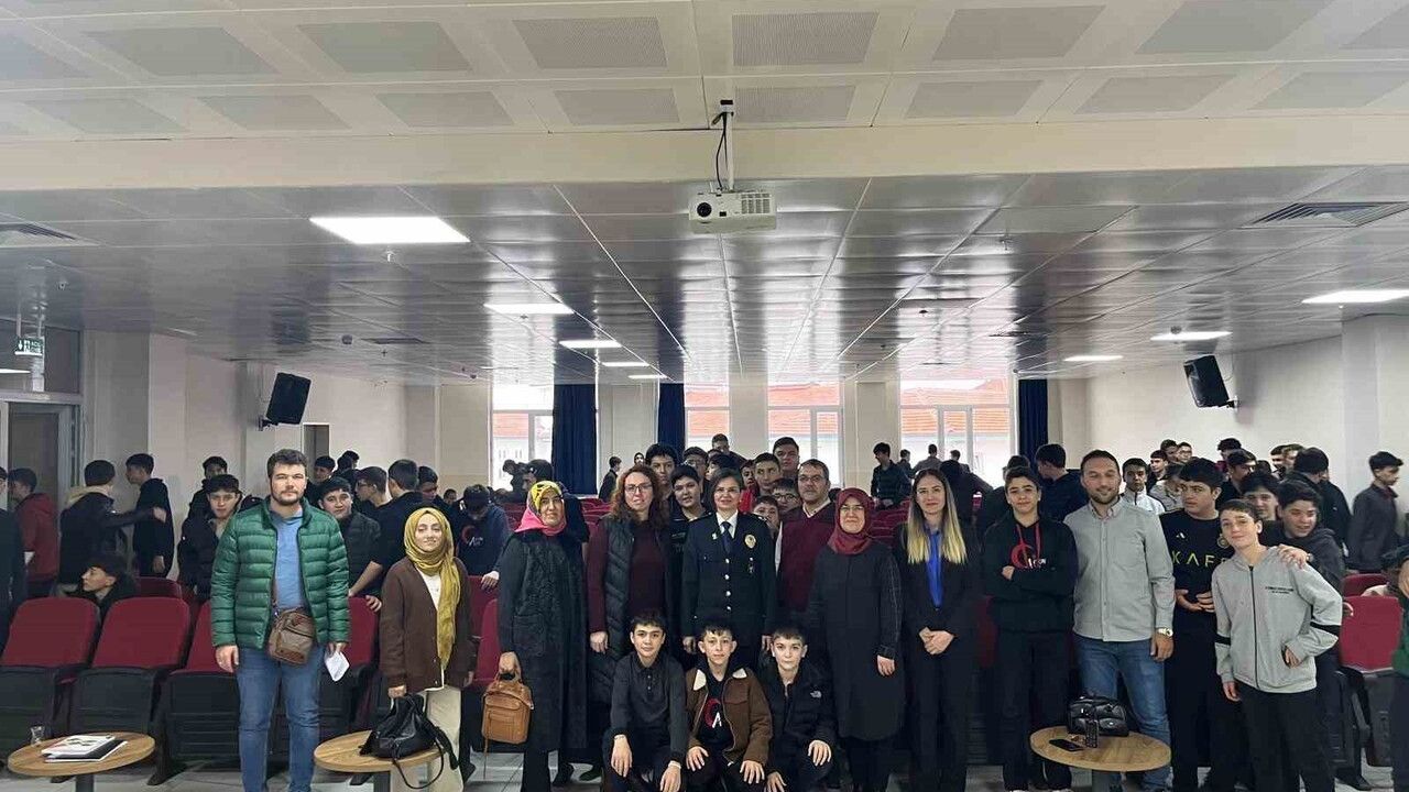 Afyonkarahisar’da lise öğrencilerine polis eğitimi