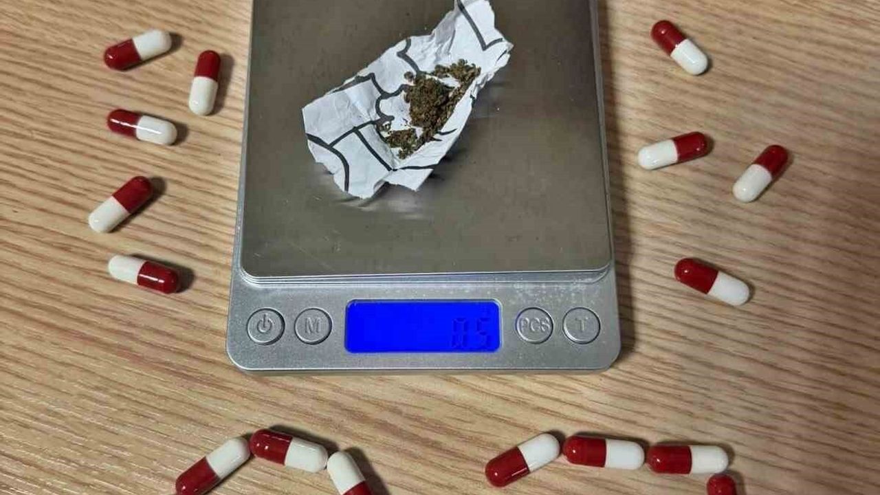 Afyonkarahisar polisinin haftalık denetiminde 28 aranan yakalandı