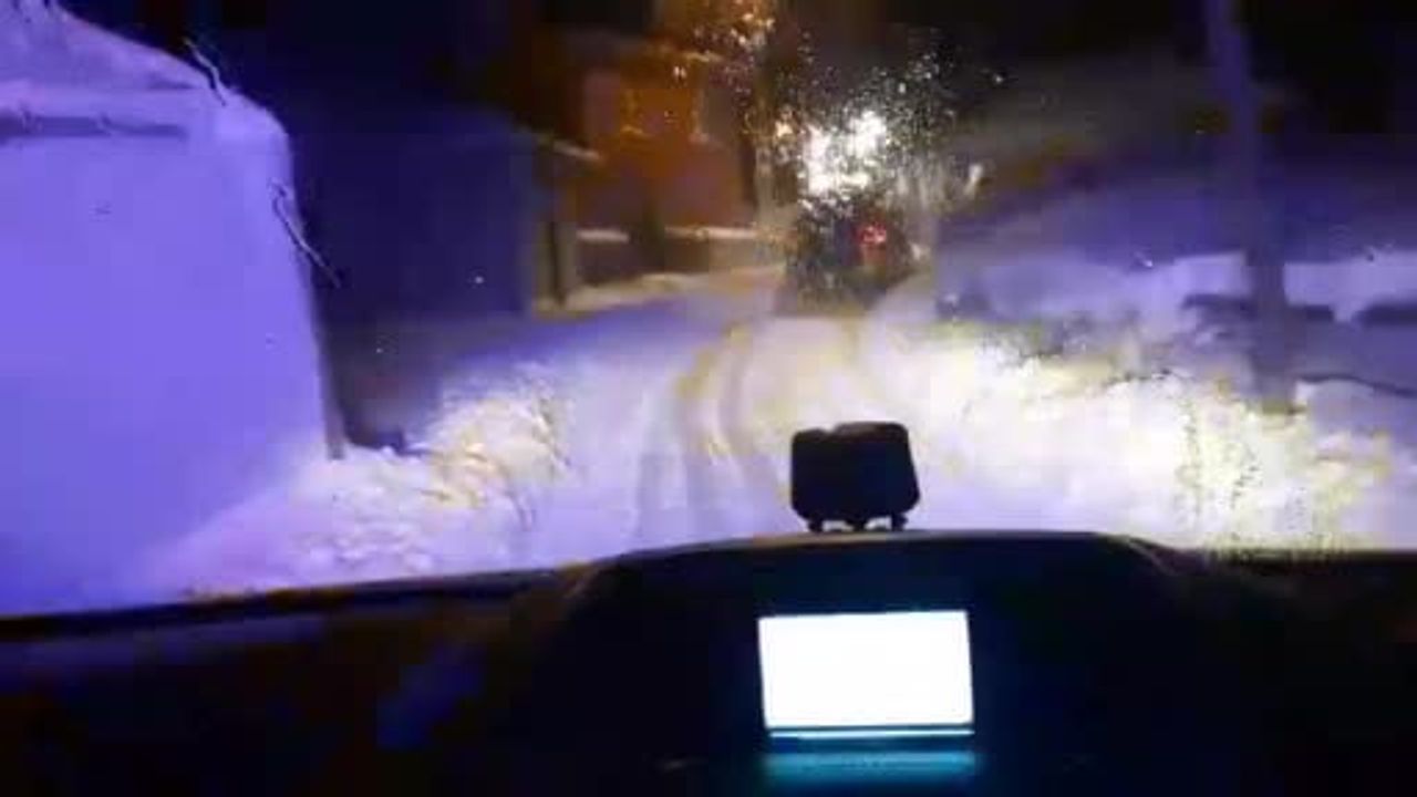 Ağrı'da kar mağduru hasta ekiplerin çalışmasıyla hastaneye ulaştırıldı