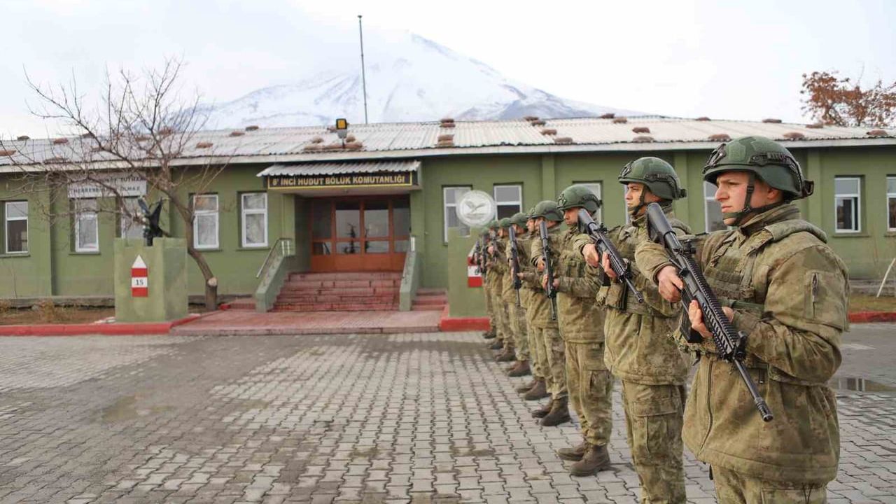 Ağrı'da Mehmetçik Yeni Yılı Hudutta Nöbette Karşıladı