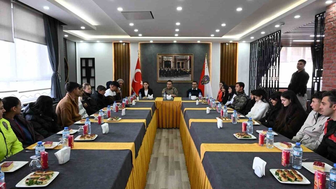 Ağrı'da üniversite gezisi sonrası emniyet söyleşisi