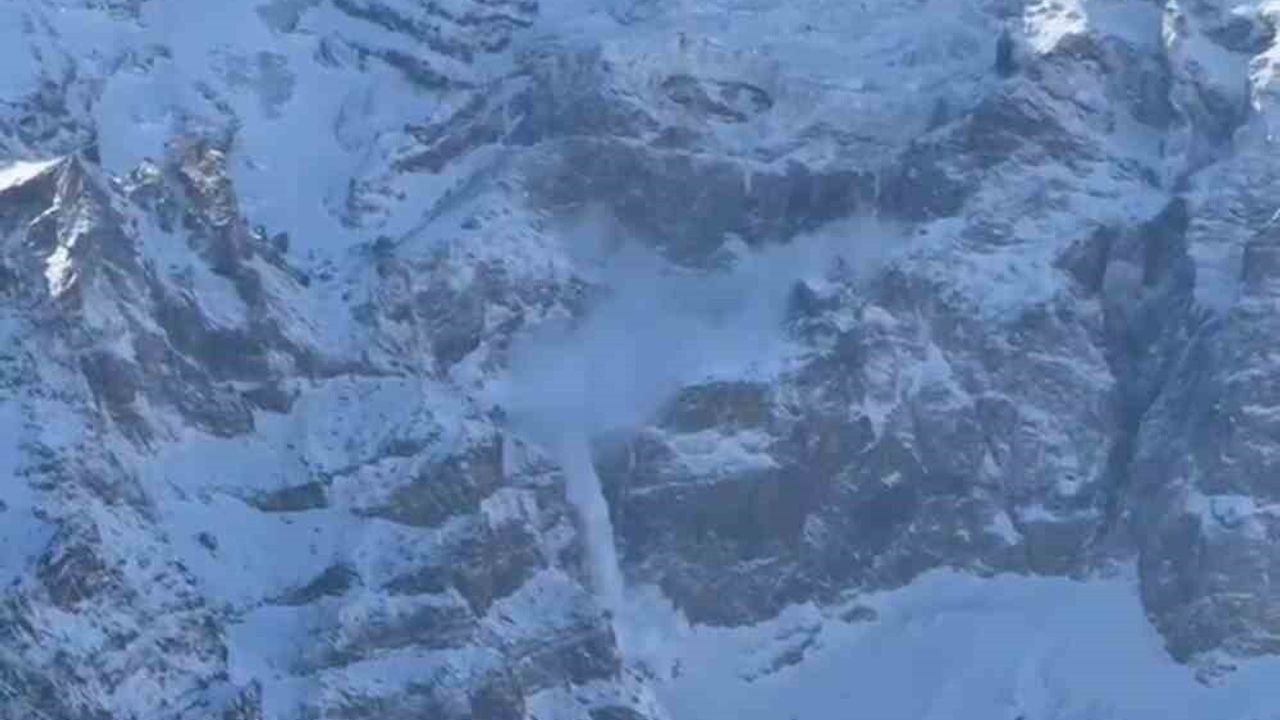 Ağrı Dağı'nın kuzey yamacında çığ görüntülendi