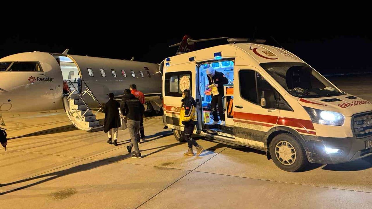 Ağrı’dan ambulans uçakla İstanbul’a sevk edilen 2 yaşındaki bebek