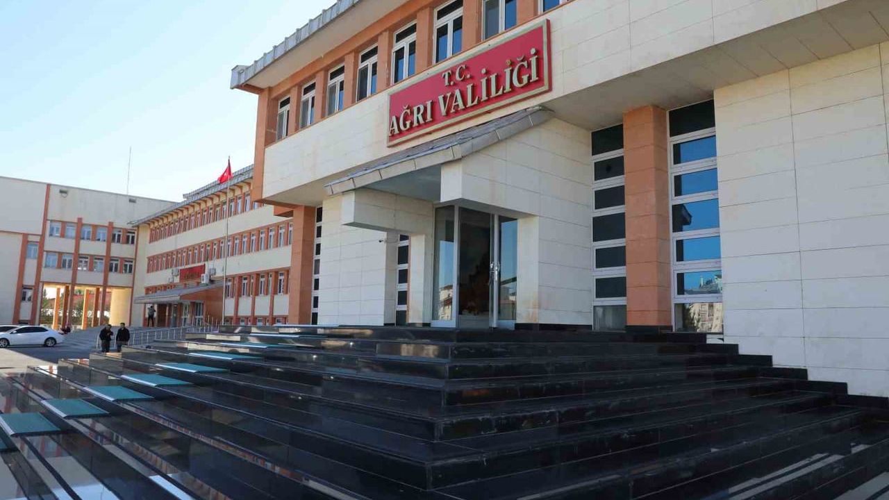 Ağrı Valiliği'nden sürücülere buzlanma uyarısı