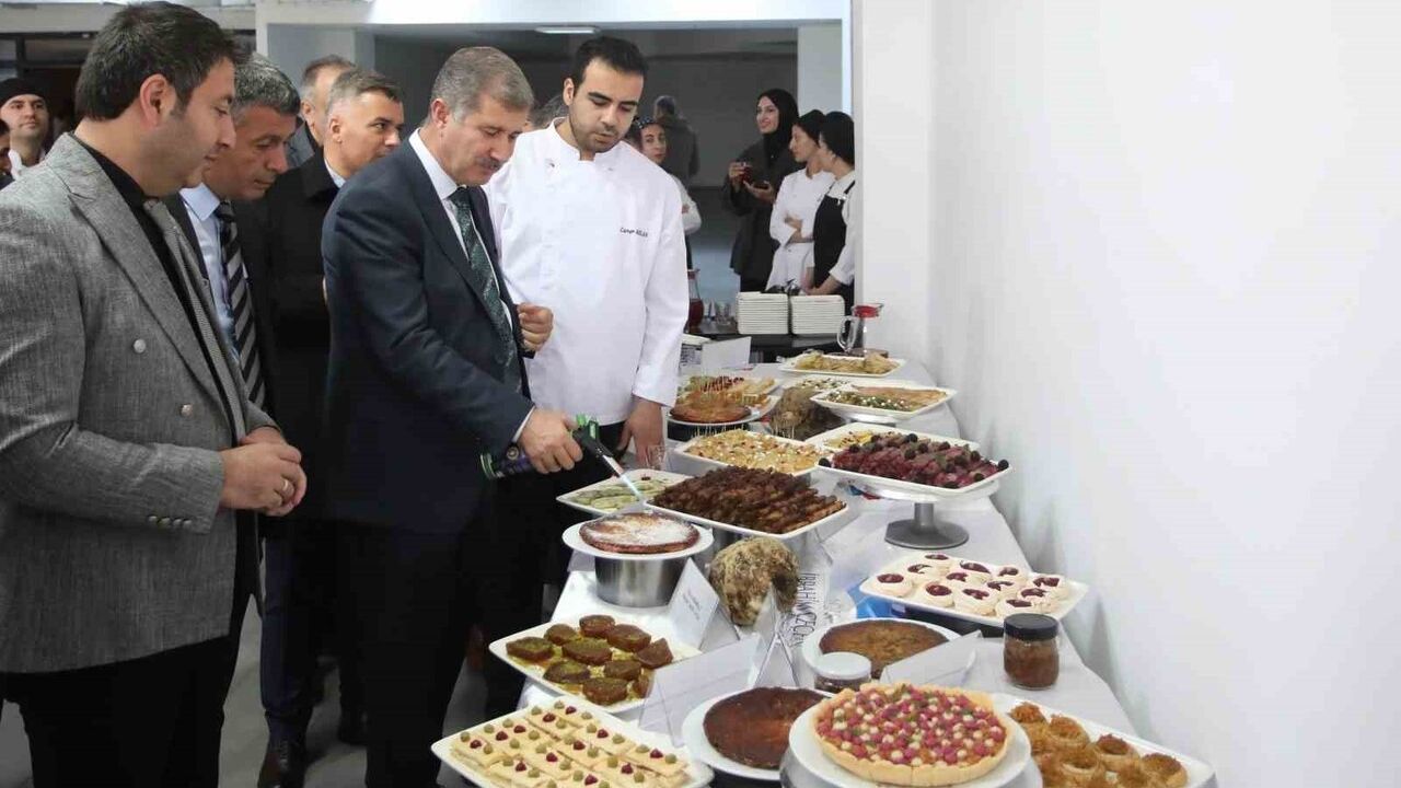 AİÇÜ'de 'Topraktan Sofraya Pancarın Zarafeti' etkinliğinde 20 pancar ürünü tanıtıldı