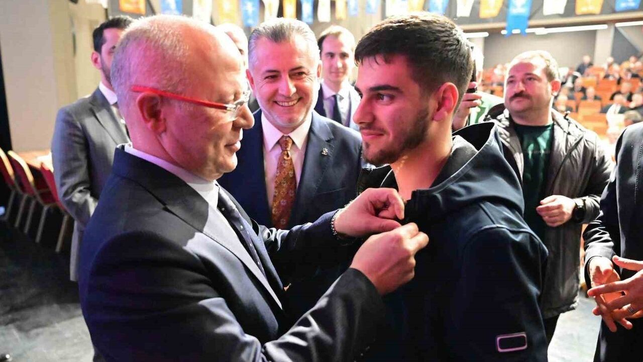 AK Parti Yıldırım'a 7 binden fazla yeni üye