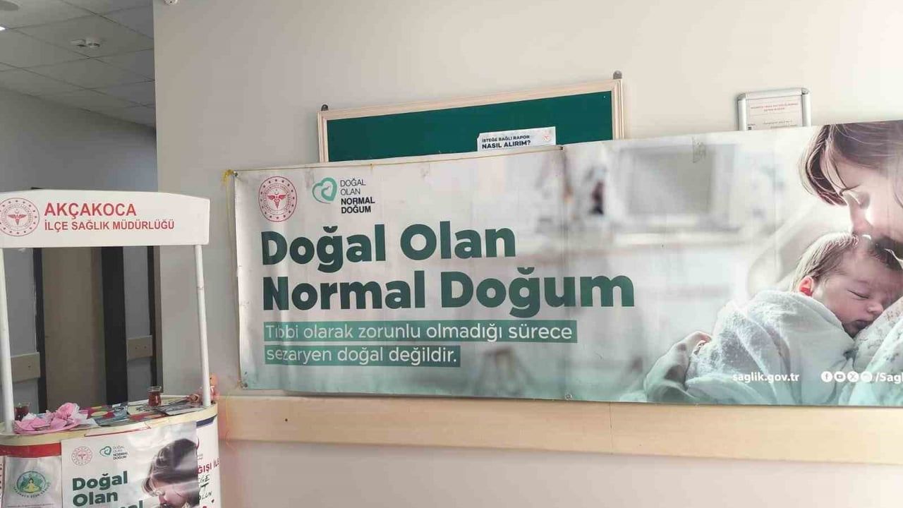 Akçakoca'da 'Doğal Olan Normal Doğum' temalı farkındalık standı açıldı