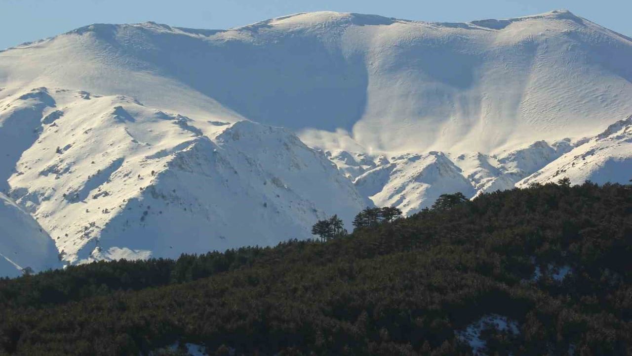 Akdağ Tabiat Parkı’nda masalsı kış manzarası